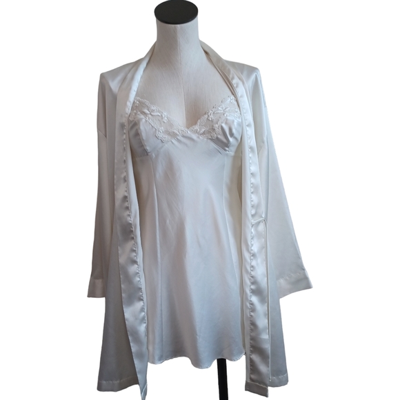 Victoria's Secret Other - Victorias Secret Peignoir Set Short Gown and Robe Ivory Vintage Womens Small